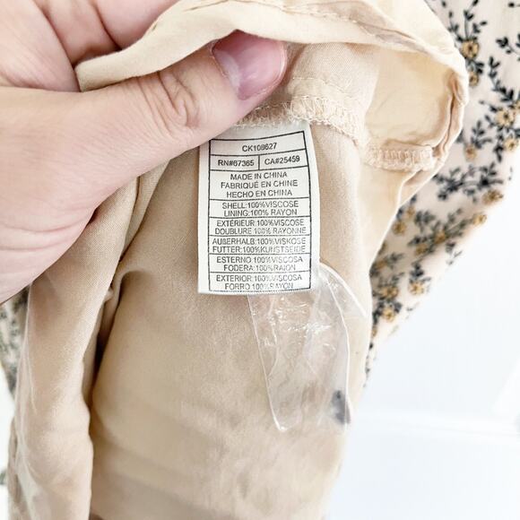 Cupcakes and Cashmere Roxbury Ditsy Floral Dress - Picture 8 of 11